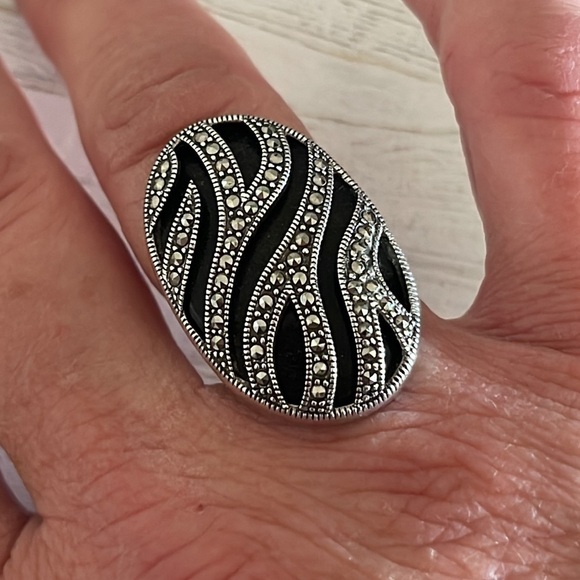 Beautiful Judith Jack Cocktail Ring. - Picture 5 of 6